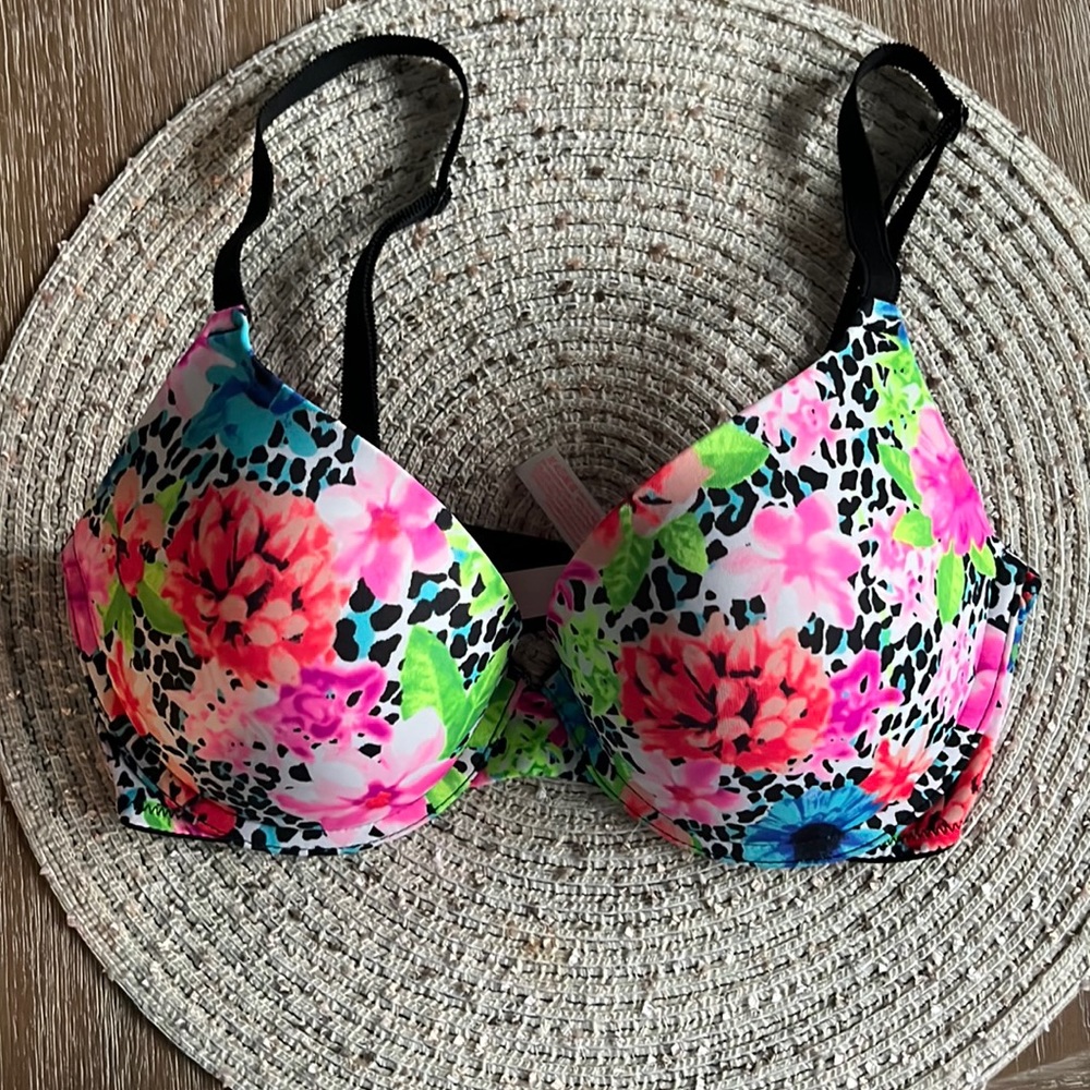 Victoria Secret PINK Push Up Bra in EXCELLENT condition!’